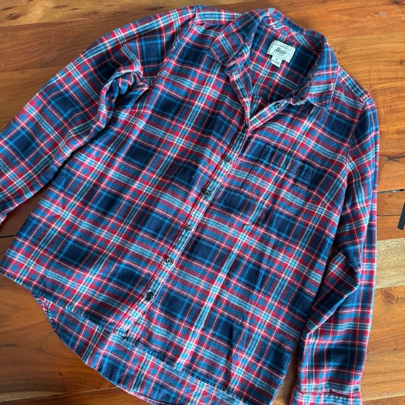 Bass Tops - 🦊 Bass Red and Blue Plaid Flannel Casual Shirt